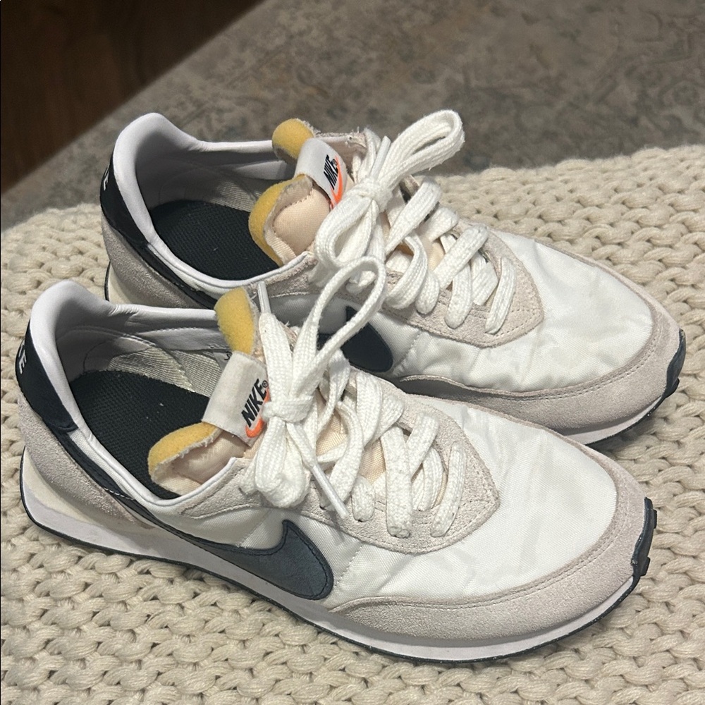 Nike Waffle White and Black Sneakers